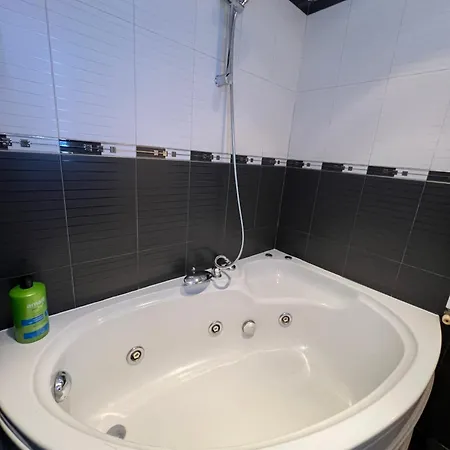 아파트 Cozy 1bdr With Jacuzzi And Wifi Near Vitosha Blvd