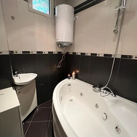 Cozy 1bdr With Jacuzzi And Wifi Near Vitosha Blvd Lägenhet